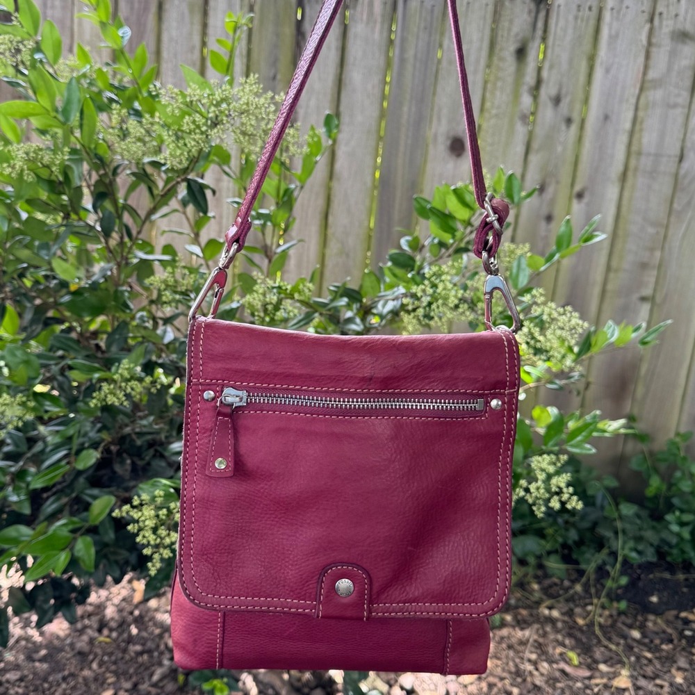Fossil ZB2341 Burgundy Pebbled Leather Crossbody Bag Messenger Flap Red
